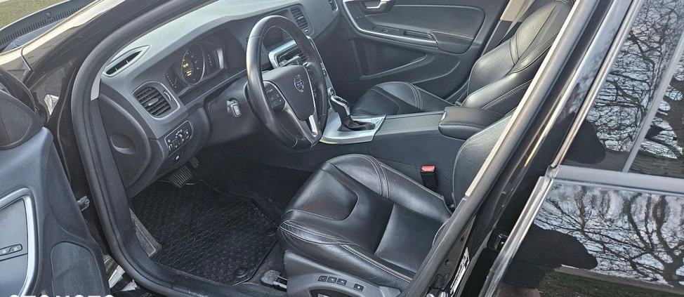 Volvo S60 cena 61500 przebieg: 144700, rok produkcji 2017 z Siedlce małe 137